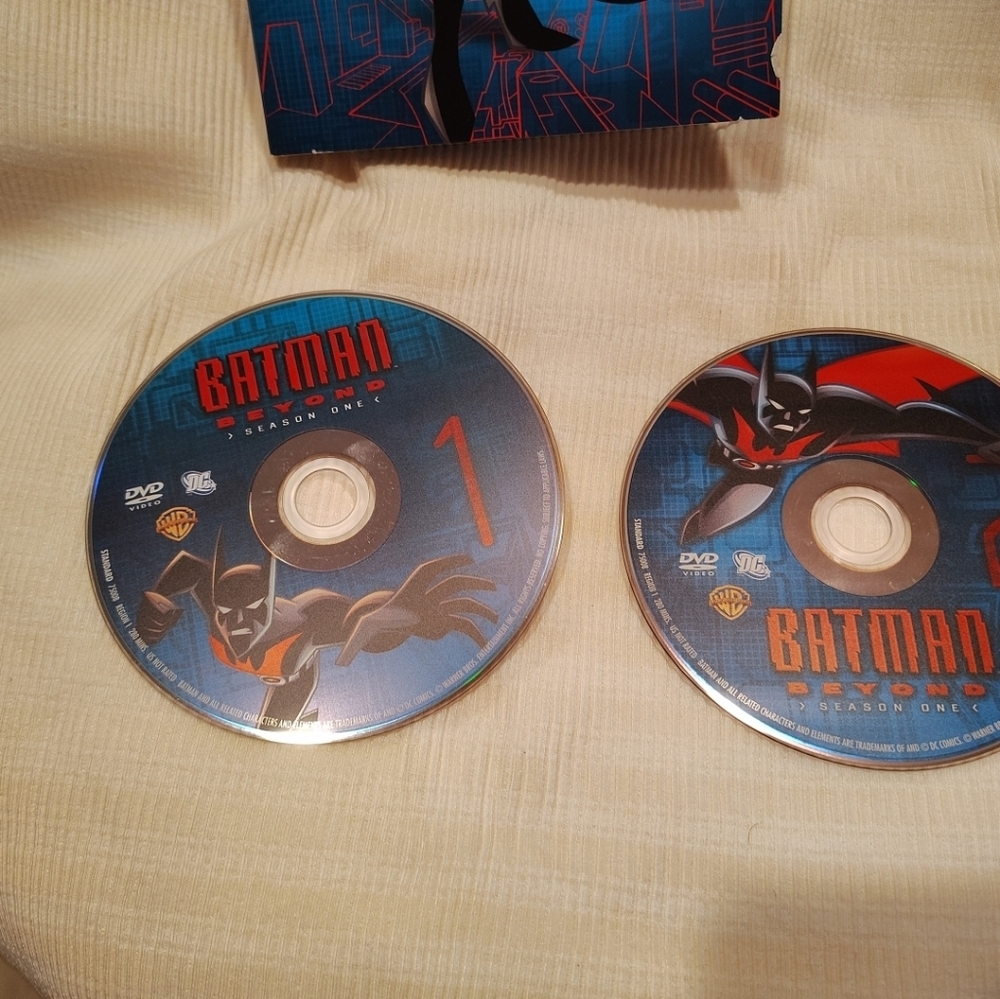 Batman Beyond Season 1 DVD Set 13 Episodes DC Comics Classic Collection Cartoon - Picture 4 of 5